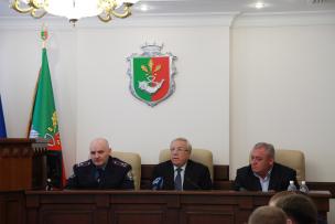 Мэр Ю.Вилкул поручил усилить контроль за качеством продуктов и провести расследование против должностных лиц, которые допускают стихийную торговлю