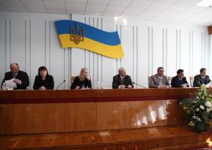 Юрій Вілкул про ситуацію в середній освіті: Ситуація складна. Галузі, через державне недофінансування, не вистачає 73 млн. грн. - а це і зарплата педагогів, і харчування школярів, і енергоносії