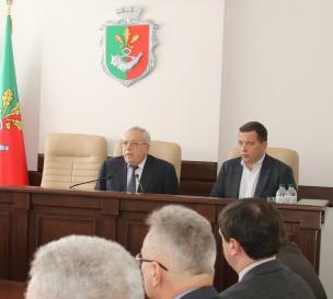 Мер Юрій Вілкул поставив завдання придбати за кошт міста додатково 5 апаратів штучної вентиляції легенів у зв’язку з ускладненою епідемічною ситуацією