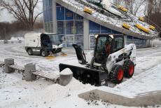 Кривий Ріг успішно долає снігову негоду: сьогодні на дорогах і тротуарах працювала нова спецтехніка