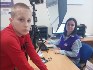 Стурбовані батьки запитують: «Дитині виповнилося 15 років – у який строк необхідно звернутися до Центру «Віза» для оформлення першого паспорта та чи потрібно оплачувати «штраф»?
