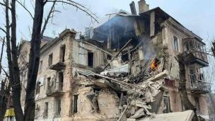 Кожен мешканець, чиї оселі постраждали від ворожих «прильотів», може гарантовано отримати допомогу від міста. У Кривому Розі створена унікальна Програма підтримки за якою люди отримують кошти як на відновлення житла, так і, у разі його знищення, придбання нового 