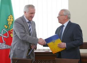 Мэр Юрий Вилкул подписал договор о социальном партнерстве с предприятием «ЕВРАЗ Суха Балка»