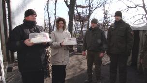 Міський штаб допомоги криворізьким військовослужбовцям привітав з Різдвяними святами бійців В / Ч 3011, які проходять службу в зоні АТО
