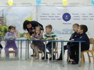 О. Вілкул: З 1 березня у 77 освітніх закладах Кривого Рогу проходять підготовчі заняття для майбутніх першокласників. На сьогодні їх відвідує вже понад 2000 тис діток, з них майже 300 - це маленькі «нові криворіжці»
