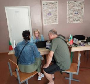«ВІЗА МОБІЛЬНА»: обслуговування мешканців пошкодженого будинку на Східному-1 продовжується