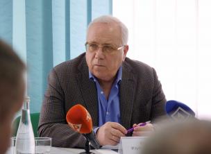 Коли майже щодня ворог наносить удари по населеним пунктам Криворізького району та звільненим від окупантів громадам Херсонської області, Кривий Ріг став центром підтримки для жителів прифронтових територій – глави ОТГ