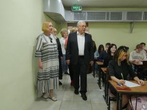 Ю. Вілкул: У Кривому Розі забезпечена робота 129 шкіл, гімназій і ліцеїв. А завдяки довірі міжнародних партнерів до Кривого Рогу на їх базі відкрито 27 Центрів з подолання освітніх втрат