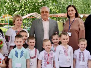 Ю. Вілкул: У Кривому Розі в режимі офлайн, з дотриманням усіх норм безпеки, працюють вже 40 дитячих садочків, відкрито 115 груп. Також, у 77 закладах проходять підготовчі заняття для майбутніх першокласників, їх відвідують більше 1600 дітей