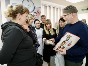 О.Вілкул: Окупанти зруйнували наші плани, але їм не зруйнувати наше життя. Для покращення медичного обслуговування криворіжців реконструюємо та оснащуємо новим обладнанням наші медзаклади - сьогодні відкрили сучасну амбулаторію у Довгинцівському районі