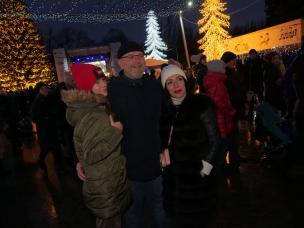 На День святого Миколая в Парку Героїв Олександр Вілкул відкрив головну новорічну сцену Кривого Рогу