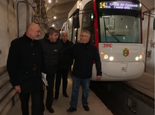 Олександр Вілкул: У 2022 році продовжимо оновлення комунального транспорту - для криворіжців буде закуплено 15 нових сучасних трамваїв, капітально модернізовано ще 6, щоб і пасажирам, і водіям було зручно