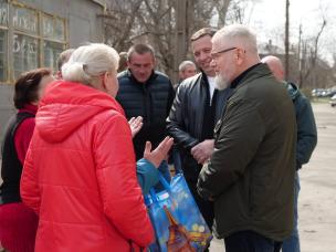 У Кривому Розі створена та реалізується унікальна програма допомоги мешканцям, чиї оселі постраждали від ворожих обстрілів. Вже 8512 сімей отримали допомогу