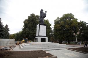 У Кривому Розі закінчується облаштування ще одного нового символу міста – Свято-Миколаївського скверу