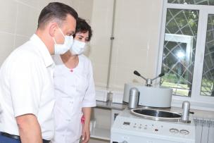 Мер К.Павлов: Продовжуємо зміцнювати діагностичну базу медзакладів міста - лабораторія в інфекційній лікарні створена для більш ефективної допомоги людям, вона буде працювати не тільки на діагностику коронавірусу, а і на дослідження інших інфекцій