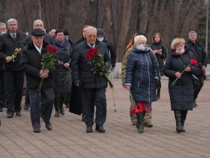 Ю. Вілкул: Подвиг героїв-визволителів - це жива пам`ять народу. Кривбас завжди поважав і буде завжди оточувати турботою ветеранів