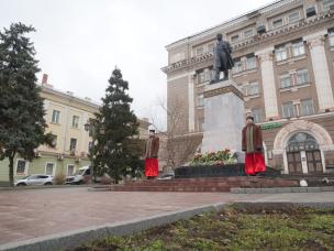 У Кривому Розі до Дня Соборності України поклали квіти до пам’ятника Т. Шевченку
