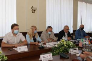 Бачити перспективу: У Кривому Розі стартував пілотний проєкт трансформаціі мономіст та індустріальних територій Дніпропетровської області Важливою ознакою багатьох міст України є монофункціональність промислового сектору. Це впливає на інвестиційну прива
