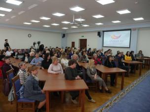 Ю. Вілкул: Діячі театрального мистецтва стали потужним культурним фронтом під час війни. Актори не лише надихають нас своєю творчістю, але й роблять величезний внесок у зміцнення оборони міста та підтримку військових