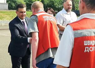 Костянтин Павлов: Кривий Ріг отримав ще 21 сучасну машину `швидкої` - разом з міськими програмами ремонту лікарень та придбання сучасного обладнання це - реальне зміцнення бази охорони здоров`я