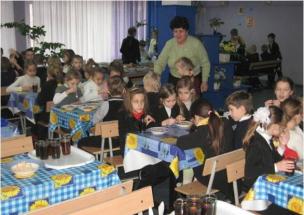 У Кривому Розі, незважаючи на припинення фінансування з держбюджету, зберігається безкоштовне харчування учнів молодших класів