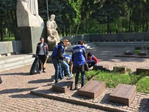 В Кривом Роге началось благоустройство мемориалов воинам Великой Отечественной Войны, - нардеп К. Павлов