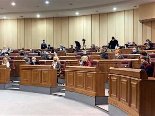 Міська рада Кривого Рогу підтримала петиції підприємців, які вимагають понизити тарифи на газ, що їм продає `Нафтогаз`, і тепло, а значить зупинити зростання цін на товари й послуги.