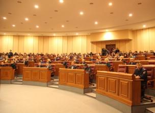 Криворожский горсовет обратился к Раде и Кабмину с просьбой выделить городам финансирование для поддержки медицины, образования и помощи воинам АТО