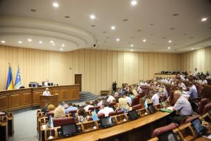 У Кривому Розі депутати міськради прийняли рішення про підтримку учасників АТО та інших пільгових категорій, підвищення зарплат будівельникам і закупівлю автобусів