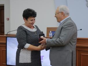 Юрій Вілкул: Я вдячний всім педагогічним колективам, кожному вчителю, які в надскладних воєнних умовах не лише забезпечують якісний навчальний процес для дітей, але й стали єдиним «фронтом» на захист рідного Кривого Рогу