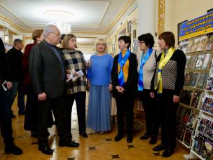 Ю. Вілкул: З початком воєнних дій жоден з наших закладів культури не припиняв роботи. Творчі колективи надійно тримають культурний фронт - допомагають Захисникам та своїми виступами підтримують криворіжців