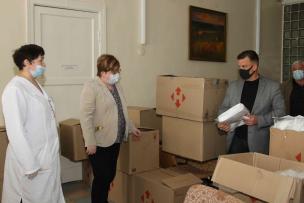 Для створення резерву в понеділок в лікарні міста передано понад 300 тисяч одиниць засобів індивідуального захисту