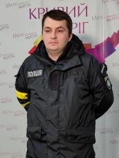 Командир полку патрульної поліції Кривого Рогу: Вся територія Центрально-Міського району та «Військового містечка 33» патрулюється в цілодобовому й посиленому режимі. Людям, які залишають свої будинки, не слід турбуватися