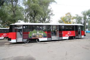 У Кривому Розі після капітального ремонту на лінію вийшов ще один новий трамвай