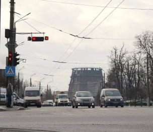 Безпека водіїв та пішоходів: У Кривому Розі на перехрестях з інтенсивним рухом встановили вже 30 систем безперебійного живлення. У 2025 році їх облаштують ще на 27 світлофорних об’єктах