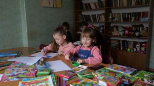 Більшість біженців проїжджають через Кривий Ріг та прямують далі на Захід України та закордон