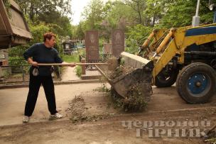 В поминальные дни на городских кладбищах будут дежурить полиция и медики