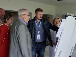 Ю. Вілкул: Попри війну Кривий Ріг не зупинив особливо важливі для людей проєкти – для поліпшення медичного обслуговування городян завершується капітальний ремонт ще однієї амбулаторії. Вона обслуговуватиме майже 34 тис інгульчан