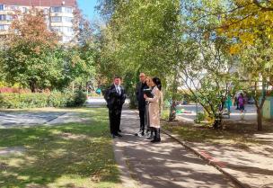 Є. Удод: Задля комфорту юних криворіжців та освітян утеплюємо фасади шкіл та садочків, встановлюємо теплові пункти, замінюємо покрівлі, капітально ремонтуємо їдальні, басейни, актові та спортивні зали