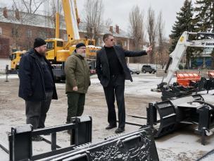 Начальник Військової адміністрації Кривого Рогу Олександр Вілкул передав міськводоканалу нову спеціалізовану техніку